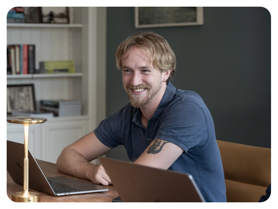 Job van der Pluijm in overleg