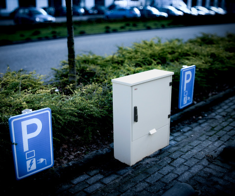 RVS Zuil van Staka Laadstations elektrische auto 