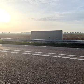 Maatwerk RVS buitenkast voor zonnefietspadinstallatie