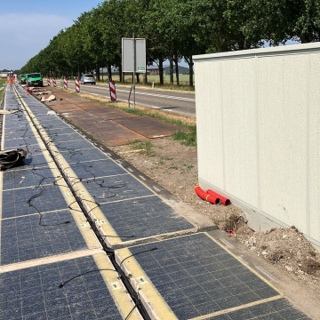 Maatwerk RVS buitenkast voor zonnefietspadinstallatie